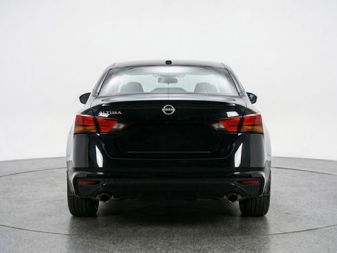 Used 2025 Nissan Altima 2.5 SV FWD image 7