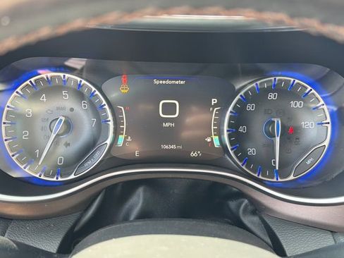 Used 2018 Chrysler Pacifica Touring-L Plus FWD image 21