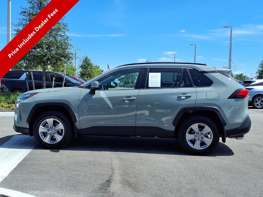 Used 2022 Toyota RAV4 XLE AWD/4WD image 5