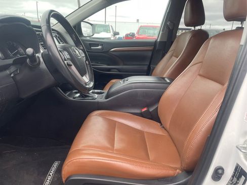 Used 2019 Toyota Highlander AWD V6 image 20