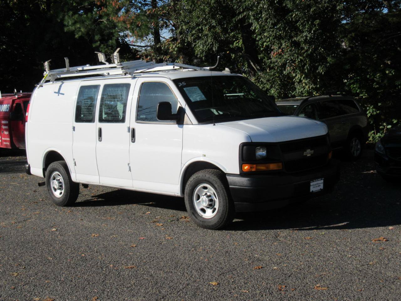 Used 2017 Chevrolet Express 2500 RWD image 23