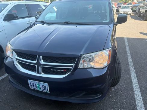 Used 2015 Dodge Grand Caravan SE w/ Quick Order Package 29E SE FWD image 2
