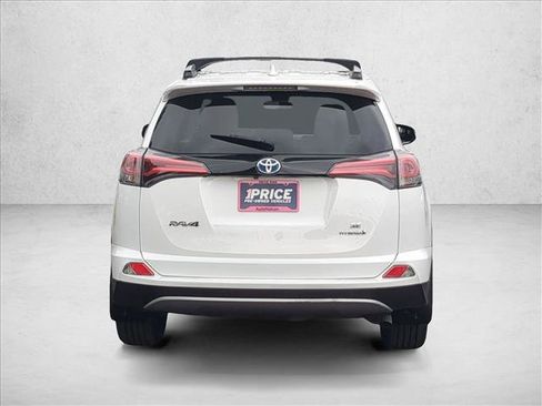 Used 2018 Toyota RAV4 SE AWD/4WD image 15