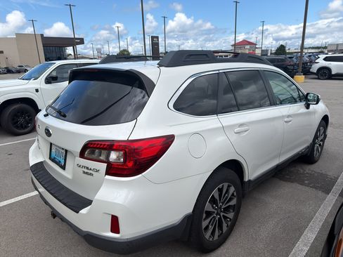 Used 2015 Subaru Outback 3.6R Limited AWD/4WD image 4