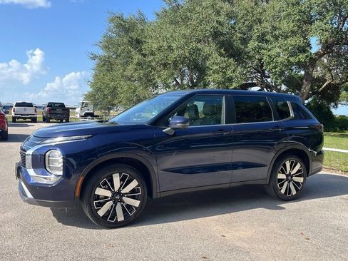Used 2025 Mitsubishi Outlander SE AWD/4WD image 1
