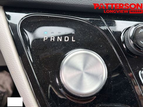 Used 2024 Chrysler Pacifica Touring-L FWD image 14