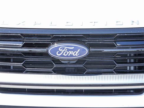 Certified 2025 Ford Expedition Platinum AWD/4WD image 11