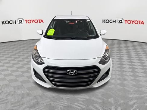 Used 2017 Hyundai Elantra GT image 2