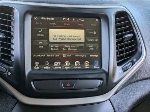 Used 2016 Jeep Cherokee Limited image 14