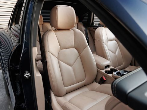 Certified 2023 Porsche Macan S AWD/4WD image 35