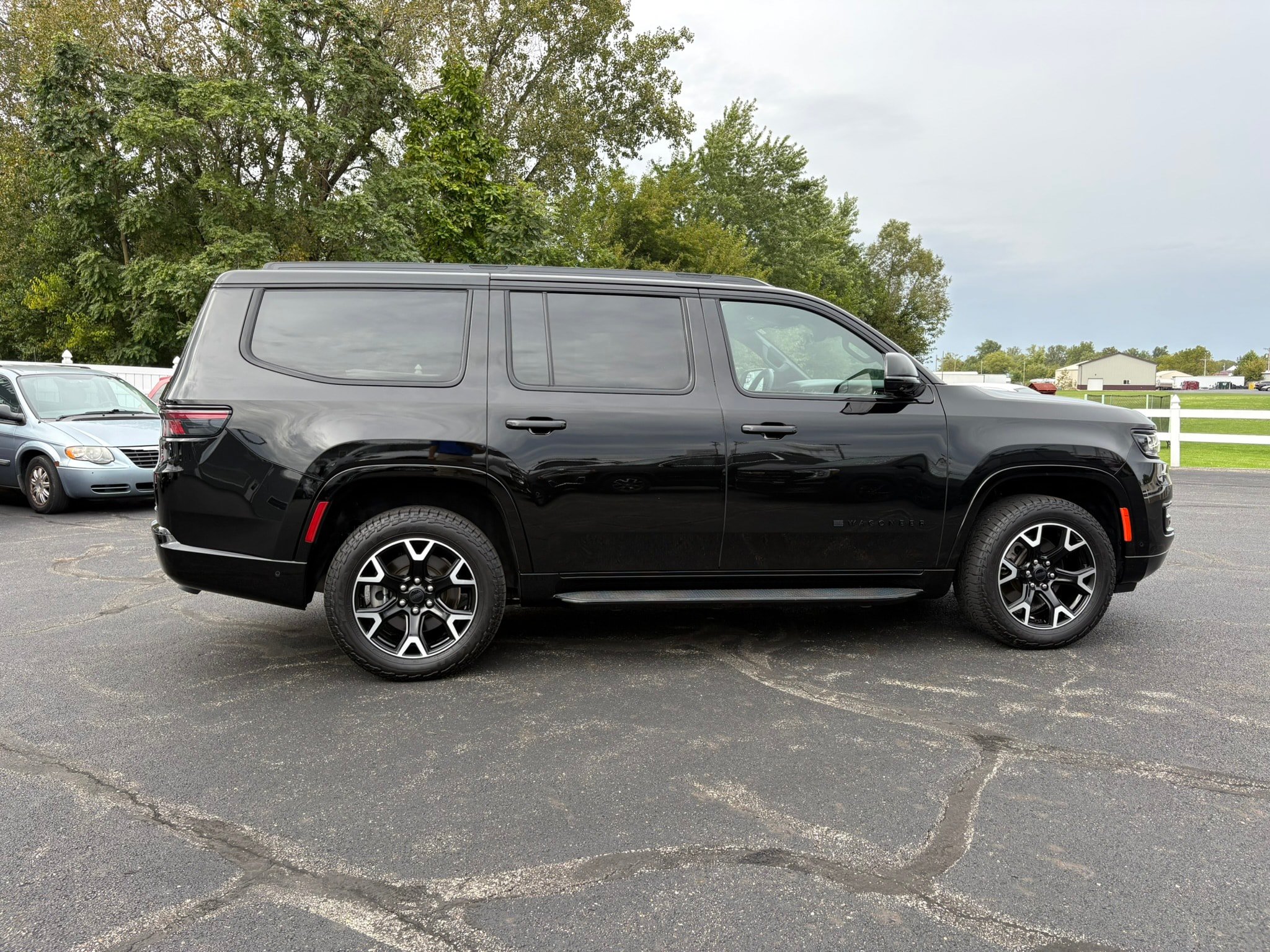Used 2025 Jeep Wagoneer Series II AWD/4WD image 13