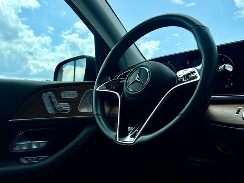 Certified 2025 Mercedes-Benz GLS 450 4MATIC image 10