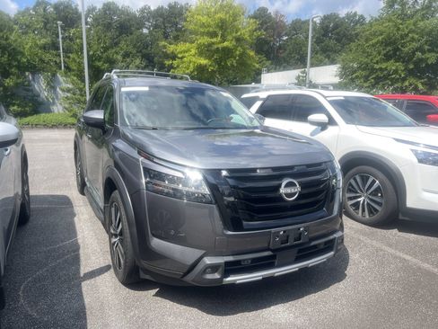 Certified 2024 Nissan Pathfinder Platinum w/ Black Appearance Package AWD/4WD image 1