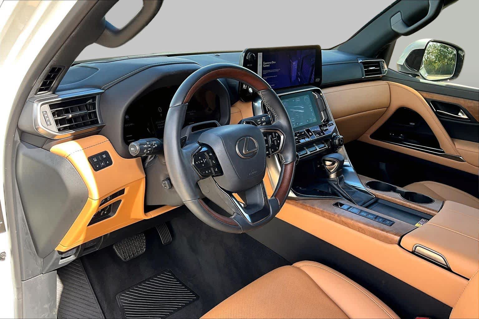Used 2025 Lexus LX 600 4WD w/ Accessory Package (2T) image 18