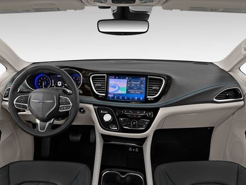 Used 2025 Chrysler Pacifica Limited FWD image 3