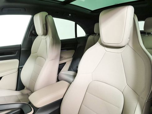 New 2026 Porsche Macan Electric RWD image 5