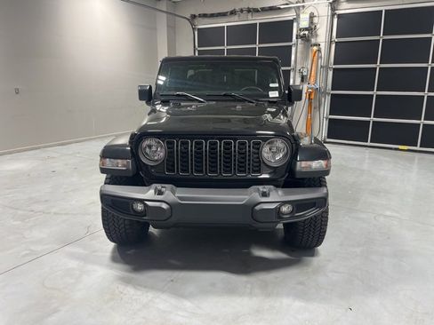 New 2025 Jeep Gladiator Nighthawk image 2