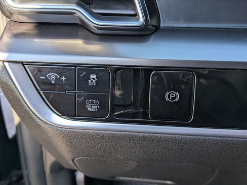 Used 2023 Kia Sportage EX image 28