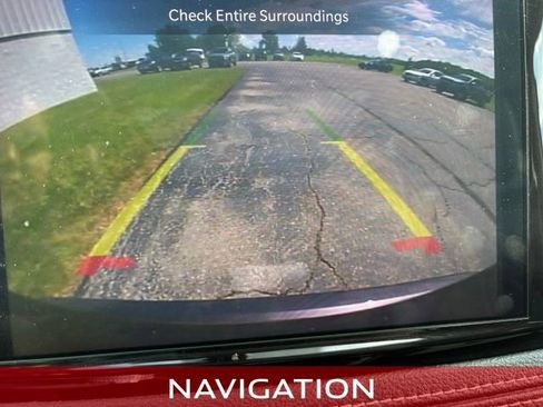 Used 2023 Chrysler Pacifica Limited FWD image 4