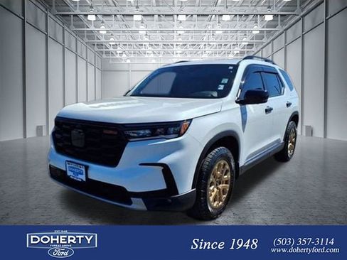 Used 2024 Honda Pilot TrailSport image 1