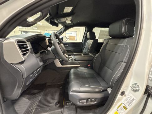New 2026 Toyota Tundra Limited AWD/4WD image 18