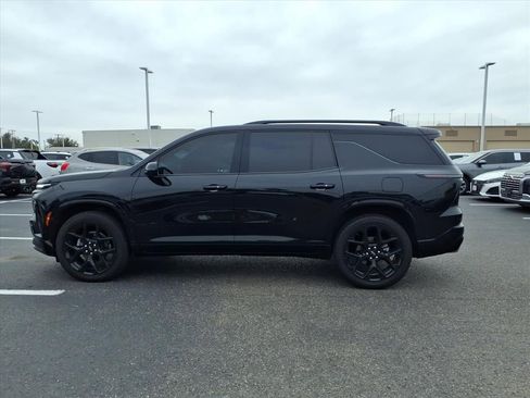 Used 2024 Chevrolet Traverse RS image 2