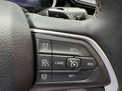 Used 2022 Jeep Grand Cherokee L Limited AWD/4WD image 16