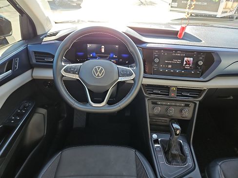 Certified 2022 Volkswagen Taos SE w/ Panoramic Sunroof Package image 7