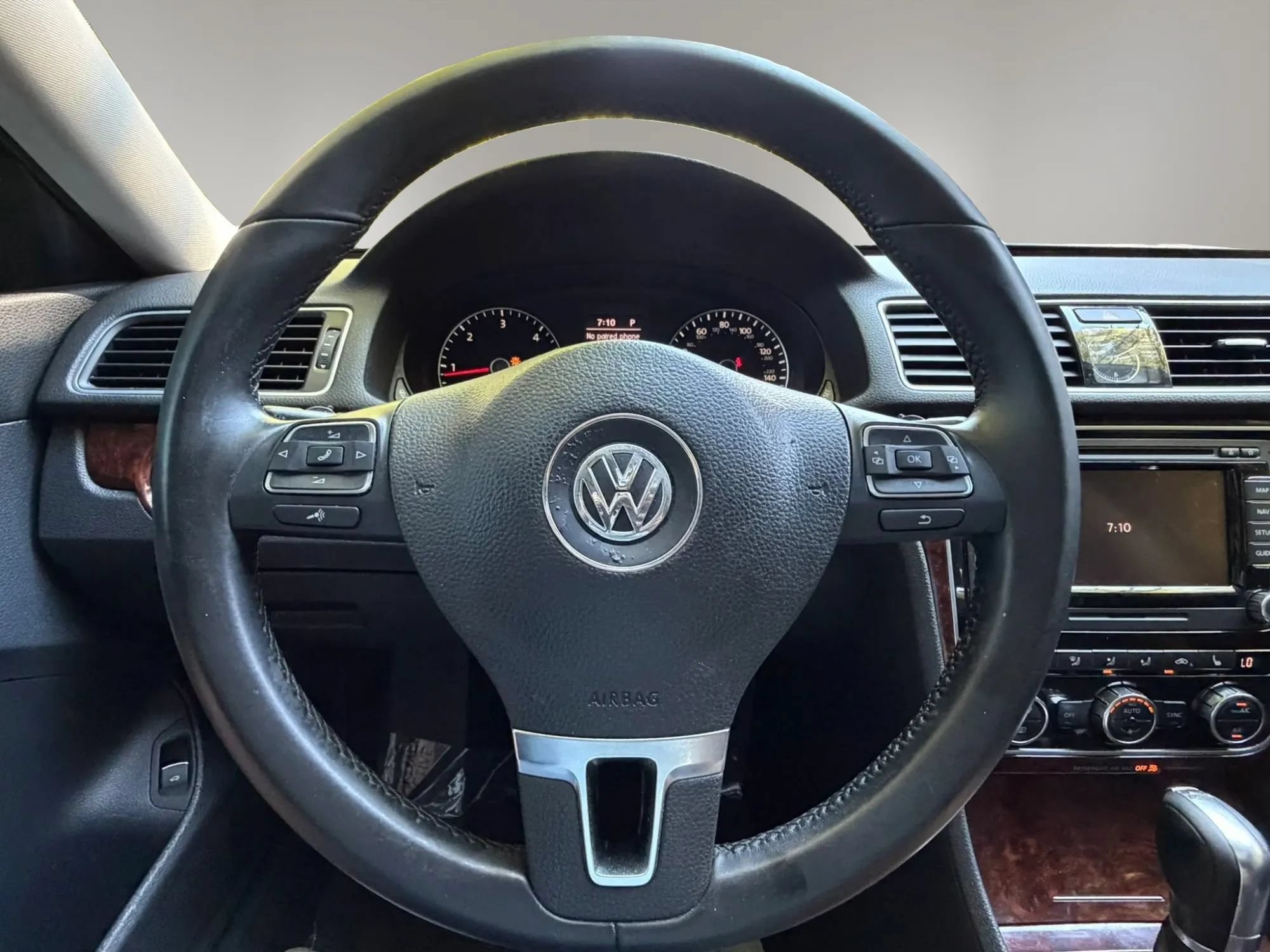 Used 2013 Volkswagen Passat TDI SEL Premium FWD image 23