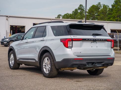Certified 2025 Ford Explorer Active RWD image 5