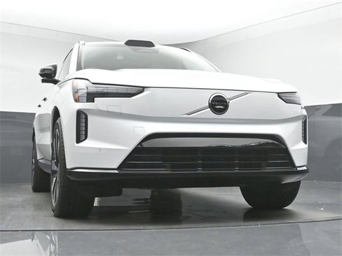 New 2025 Volvo EX90 Plus w/ Protection Package Premier image 34