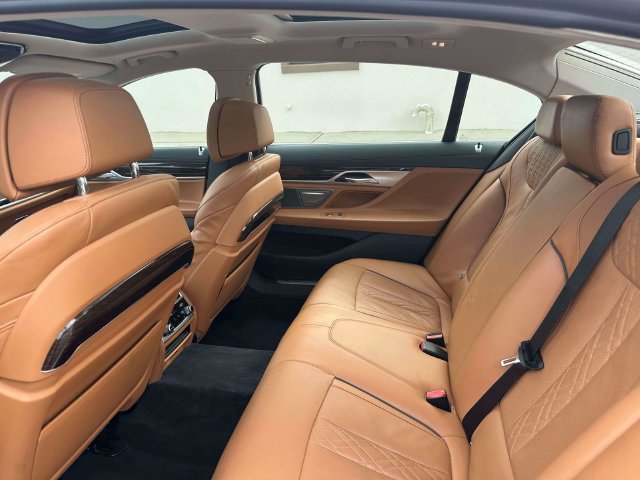 Used 2021 BMW 750i xDrive AWD/4WD image 31