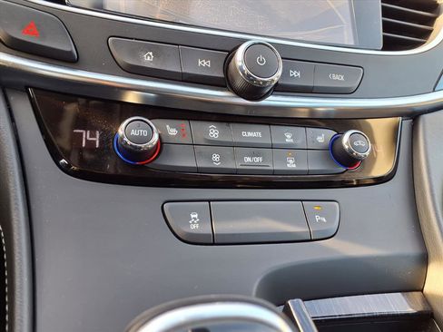 Used 2018 Buick LaCrosse Essence image 6