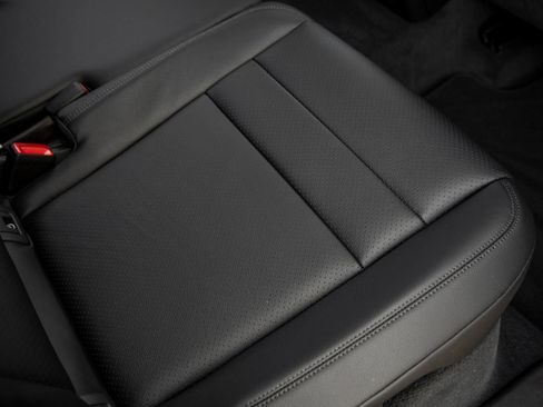 Certified 2026 Porsche Cayenne AWD/4WD image 38