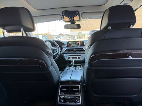 Used 2022 BMW 750i xDrive AWD/4WD image 19