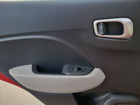 Used 2023 Hyundai Venue SEL w/ Cargo Package image 7