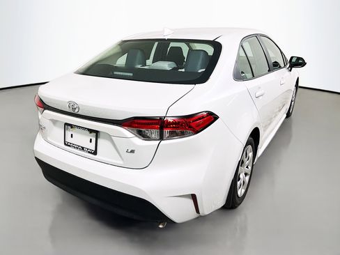 Used 2025 Toyota Corolla LE image 4