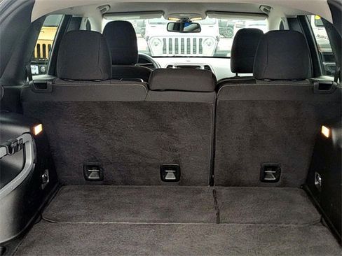 Used 2017 Jeep Cherokee Latitude w/ Comfort & Sound Group image 9