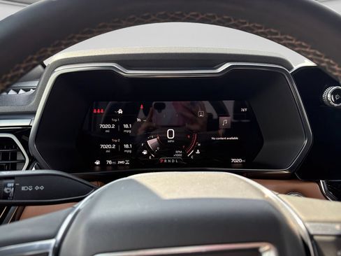 Used 2025 GMC Canyon AT4 AWD/4WD image 13