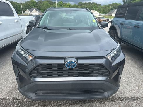 Used 2021 Toyota RAV4 LE AWD/4WD image 2