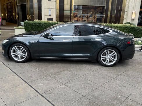 Used 2013 Tesla Model S Performance image 32
