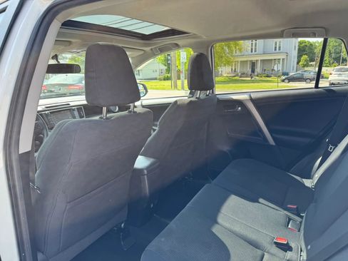 Used 2016 Toyota RAV4 XLE AWD/4WD image 25