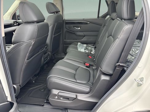 New 2025 Honda Pilot Touring image 19