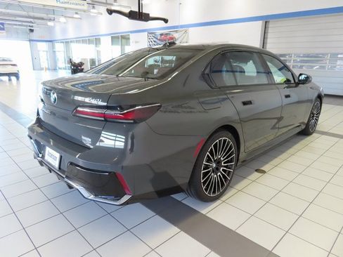 Used 2025 BMW 740i image 14