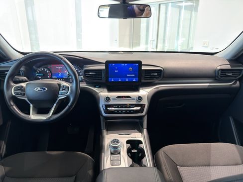 Used 2022 Ford Explorer XLT image 16