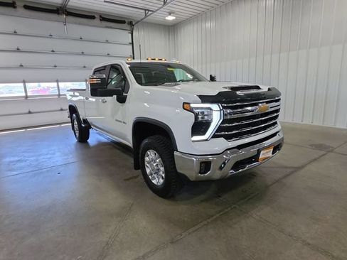 Used 2024 Chevrolet Silverado 3500 LTZ AWD/4WD image 2