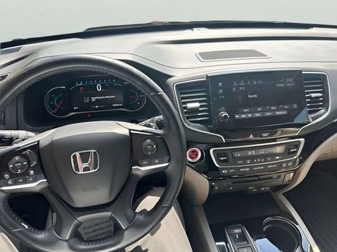 Used 2019 Honda Pilot Touring image 12