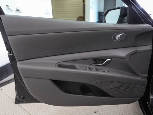 Used 2023 Hyundai Elantra SEL FWD image 9