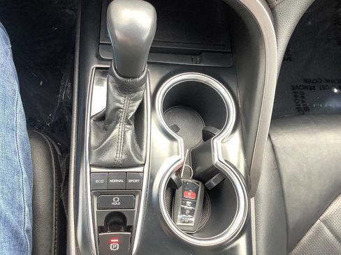 Used 2018 Toyota Camry XLE image 39