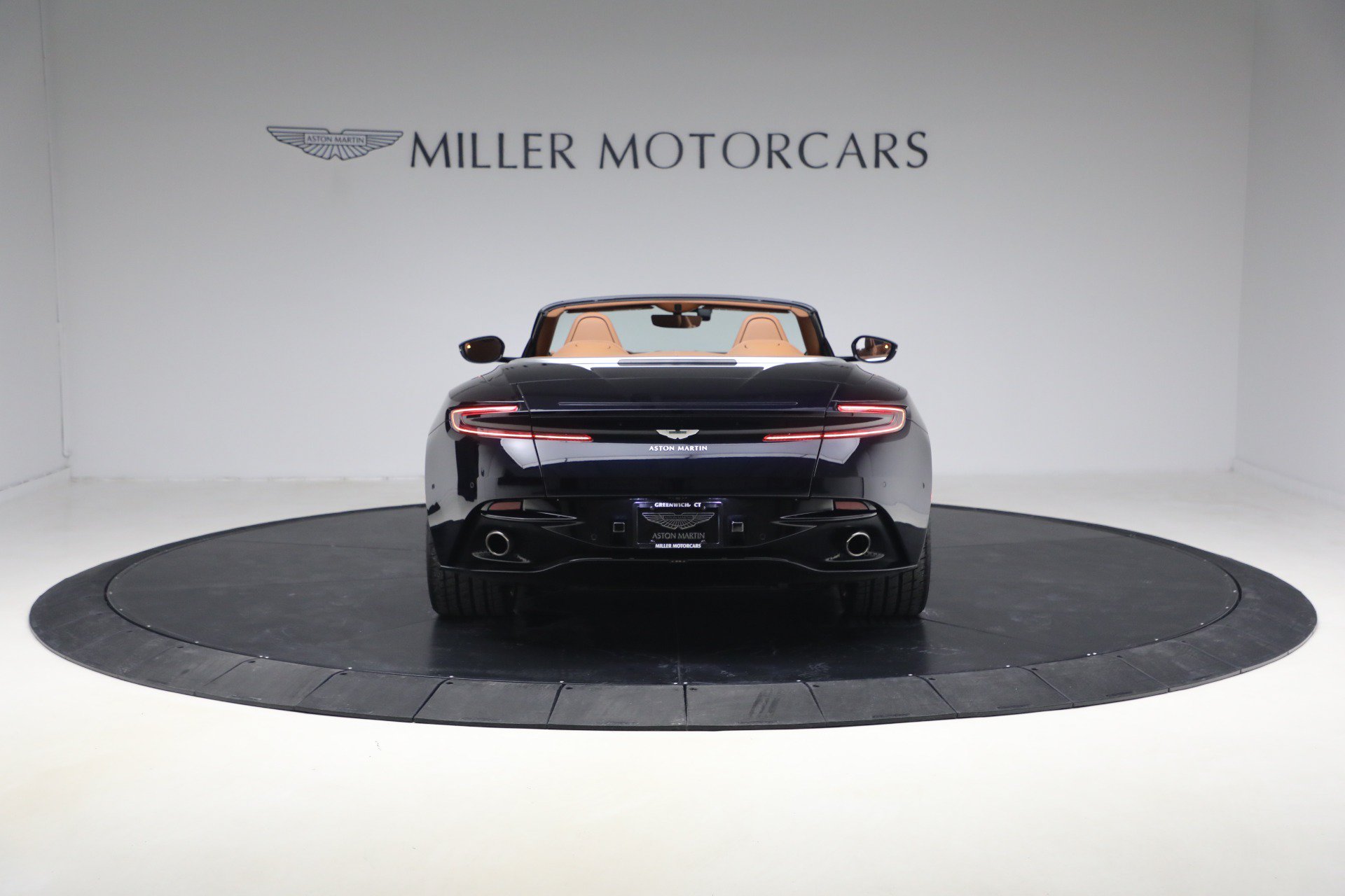 Used 2019 Aston Martin DB11 Volante RWD image 6